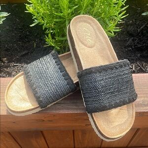 Aerie Black and Tan Sandals with Textured Strap